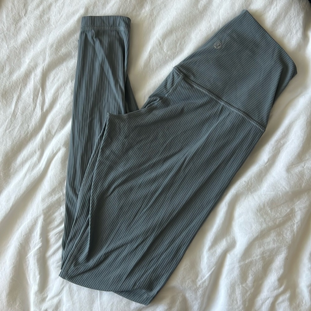 Lululemon ribbed Align leggings - 28” length - size 6